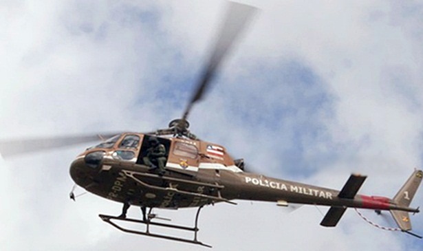 Um helic&oacute;ptero do Grupamento A&eacute;reo da Pol&iacute;cia Militar (Graer) tamb&eacute;m foi usado na opera&ccedil;&atilde;o