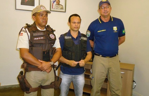 A opera&ccedil;&atilde;o "Encore", foi comandada pelo delegado Mois&eacute;s Damasceno (centro), coordenador da  6&ordf; Coorpin em Itabuna, com o apoio do15&ordm; BPM, sob o comando do Coronel Lemos (direita), e da Policia Rodovi&aacute;ria Federal, sob o comando do Inspetor Marcus Vinicius