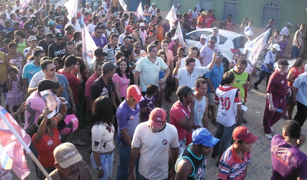 J&uacute;nior Dap&eacute; chegou arrastando uma multid&atilde;o