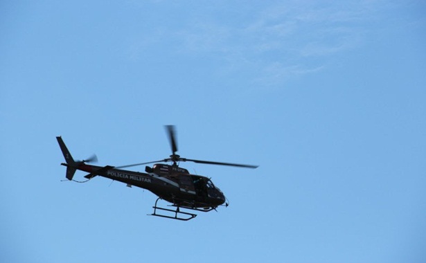 Um helic&oacute;ptero do Graer tamb&eacute;m participa das buscas ao marginal