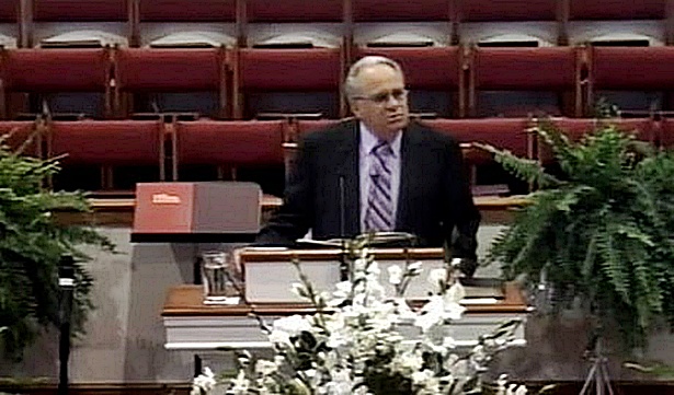 Pastor Worley em v&iacute;deo postado na internet, onde o mesmo incita o &oacute;dio e a viol&ecirc;ncia contra homossexuais (Foto: Reprodu&ccedil;&atilde;o/You Tube)