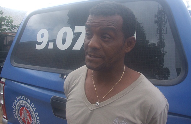 O autor dos atos de vandalismo foi preso em flagrante pela Pol&iacute;cia Militar e se encontra detido na delegacia de Pol&iacute;cia Civil