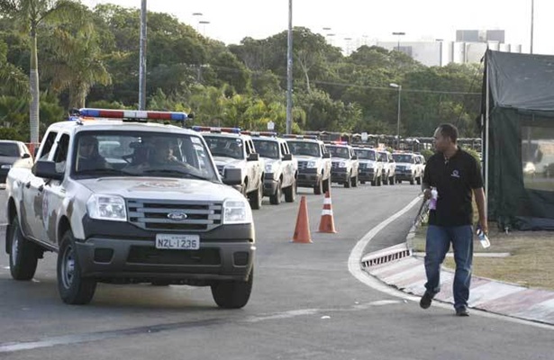 PMs em servi&ccedil;o chegam no CAB o que desagrada grevistas