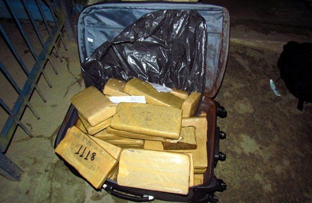 A droga estava acondicionada dentro de uma mala
