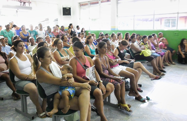 Professores reunidos na C&acirc;mara de Vereadores de Itabela (Fotos: Clerison de Oliveira)
