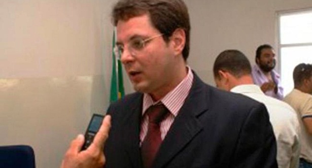 Juiz nega irregularidade e acusa pais de abandono