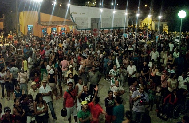 Uma multid&atilde;o compareceu ao evento do lan&ccedil;amento da candidatura de reelei&ccedil;&atilde;o do atual prefeito