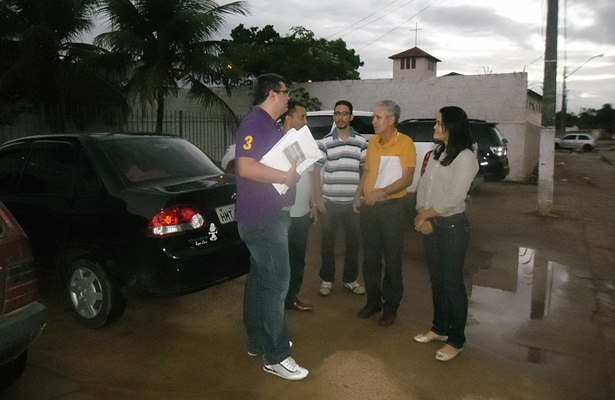 Os primeiros a chegarem ao Cart&oacute;rio Eleitoral de Itabela para registrarem candidatura foram os candidatos a prefeito J&uacute;nior Dap&eacute;, de Itabela, e Arnold Prado, de Guaratinga