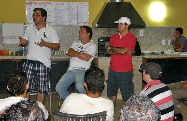 Na reuni&atilde;o um dos assuntos mais discutidos foi a cria&ccedil;&atilde;o das coliga&ccedil;&otilde;es entre os partidos da base aliada ao pr&eacute;-candidato a prefeito, J&uacute;nior Dap&eacute;