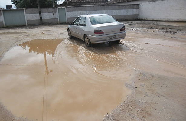 H&aacute; varios pontos de alagamento na cidade