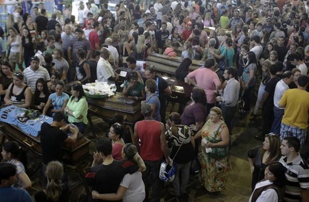 O inc&ecirc;ndio na boate Kiss tamb&eacute;m &eacute; uma das maiores trag&eacute;dias recentes em todo o mundo. 