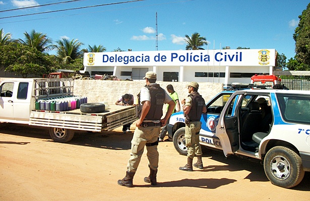 Os produtos apreendidos foram conduzifos &agrave; Delegacia de Pol&iacute;cia Civil de Itabela