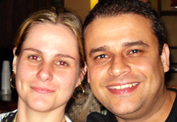 Saudoso Sayder Oliveira junto com a esposa Fab&iacute;ola
