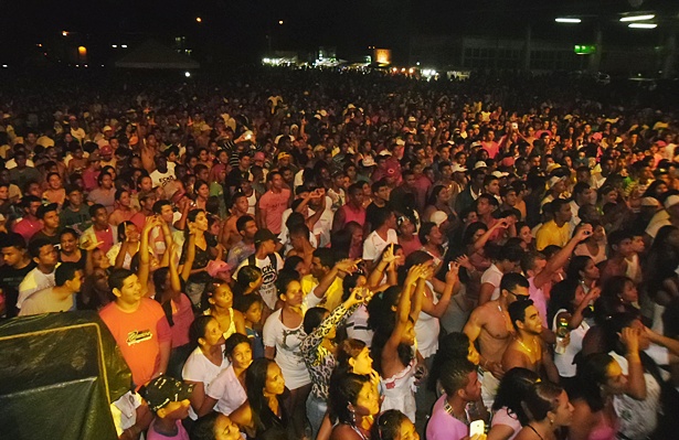 Milhares de pessoas lotaram o local do evento. Nenhum caso de viol&ecirc;ncia foi registrado.