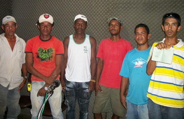 Parte dos funcion&aacute;rios esteve na R&aacute;dio Itabela FM na tarde desta sexta-feira