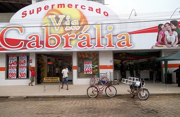 Para comemorar o anivers&aacute;rio de 13 anos do supermercado Via Cabr&aacute;lia, diversos pr&ecirc;mios foram sorteados aos clientes neste s&aacute;bado (7)