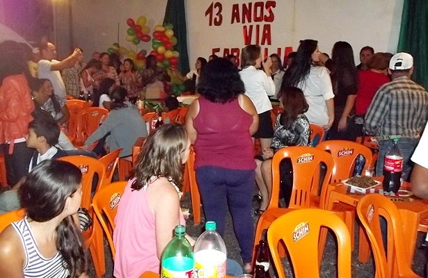Durante a noite foi oferecida uma bela festa a todos os clientes, amigos e colaboradores