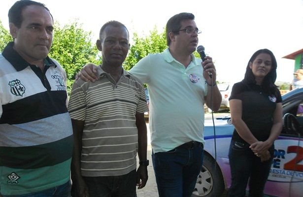Em seu discurso, J&uacute;nior Dap&eacute; falou da import&acirc;ncia de investir em educa&ccedil;&atilde;o e atendimento m&eacute;dico de qualidade para o povo da zona rural