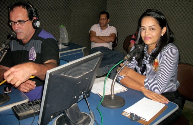 Dra. Joec&eacute;lia coutinho em entrevista ao rep&oacute;rter J. Alencar, nos est&uacute;dios da R&aacute;dio Itabela FM 104,9