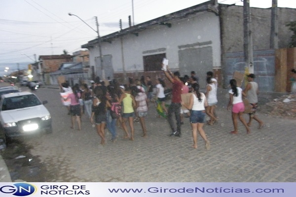 Cerca de 30 pessoas comparecem no 