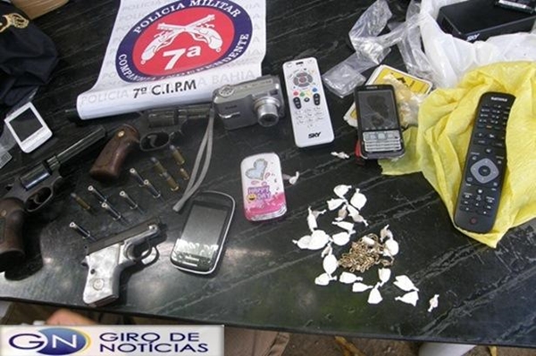 Drogas a apreendida em poder do traficante "Boi" em  28/02/2013