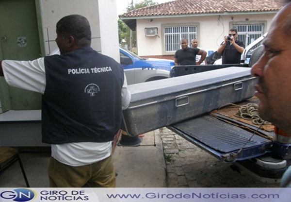 Mais um corpo chegando ao IML, de Teixeira de Freitas.