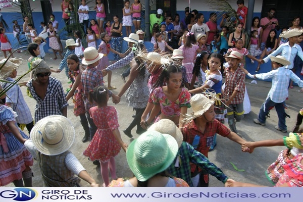 Col�gio Archimedes em sua tradicional quadrilha