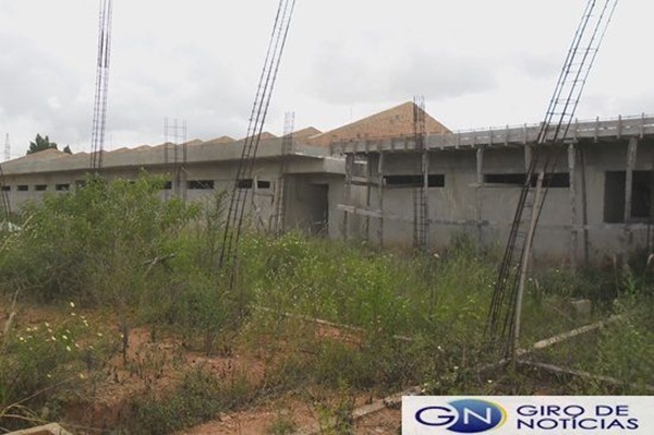 Obra inacabada no Bairro Pereir&atilde;o (Creche Pro-Inf&acirc;ncia)