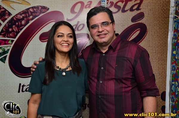Prefeito J�nior Dap� e a vice -prefeita Joec�lia coutinho